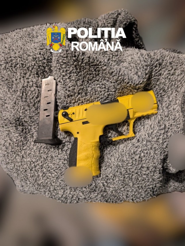foto stiri romania arme detinute fara drept descoperite de politisti in urma unor perchezitii domiciliare foto stiri romania arme detinute fara drept descoperite de politisti in urma unor perchezitii domiciliare