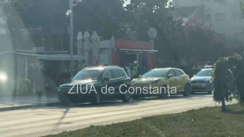 foto video accident rutier cu doua masini la intersectia dintre bulevardul mamaia si strada zorelelor foto video accident rutier cu doua masini la intersectia dintre bulevardul mamaia si strada zorelelor