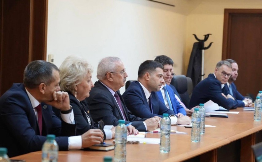 foto noul ministru al transporturilor discutii cu sefii companiilor din subordine finantarea proiectelor foto noul ministru al transporturilor discutii cu sefii companiilor din subordine finantarea proiectelor