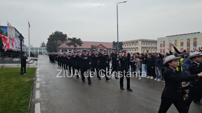 live video foto zeci de studenti militari depun juramantul la academia navala mircea cel batran din constanta live video foto zeci de studenti militari depun juramantul la academia navala mircea cel batran din constanta