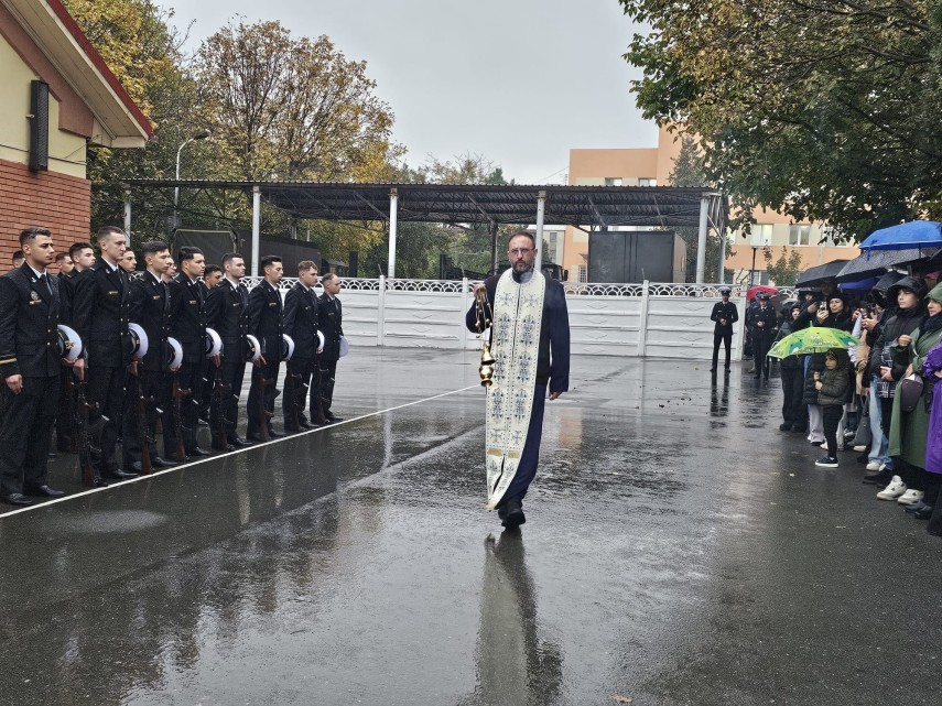 live video foto moment solemn la constanta peste o suta de elevi ai scolii de maistri militari ai fortelor live video foto moment solemn la constanta peste o suta de elevi ai scolii de maistri militari ai fortelor