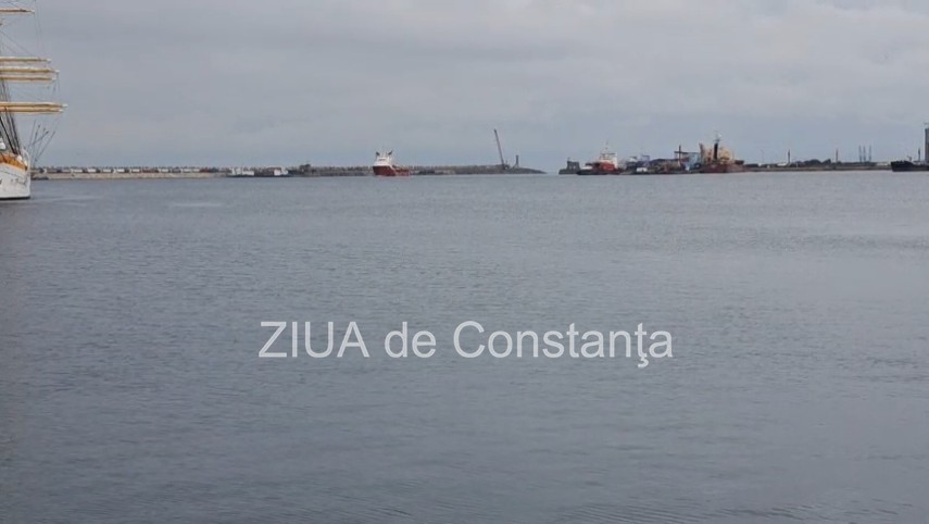 foto video nava care ii aduce pe cei noua marinari salvati pe marea neagra ajunge in portul constanta foto video nava care ii aduce pe cei noua marinari salvati pe marea neagra ajunge in portul constanta