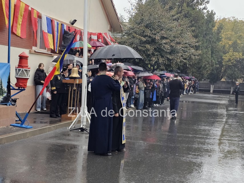 live video foto moment solemn la constanta peste o suta de elevi ai scolii de maistri militari ai fortelor live video foto moment solemn la constanta peste o suta de elevi ai scolii de maistri militari ai fortelor