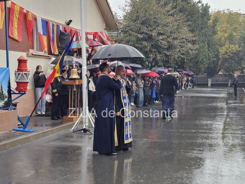 live video foto moment solemn la constanta peste o suta de elevi ai scolii de maistri militari ai fortelor live video foto moment solemn la constanta peste o suta de elevi ai scolii de maistri militari ai fortelor