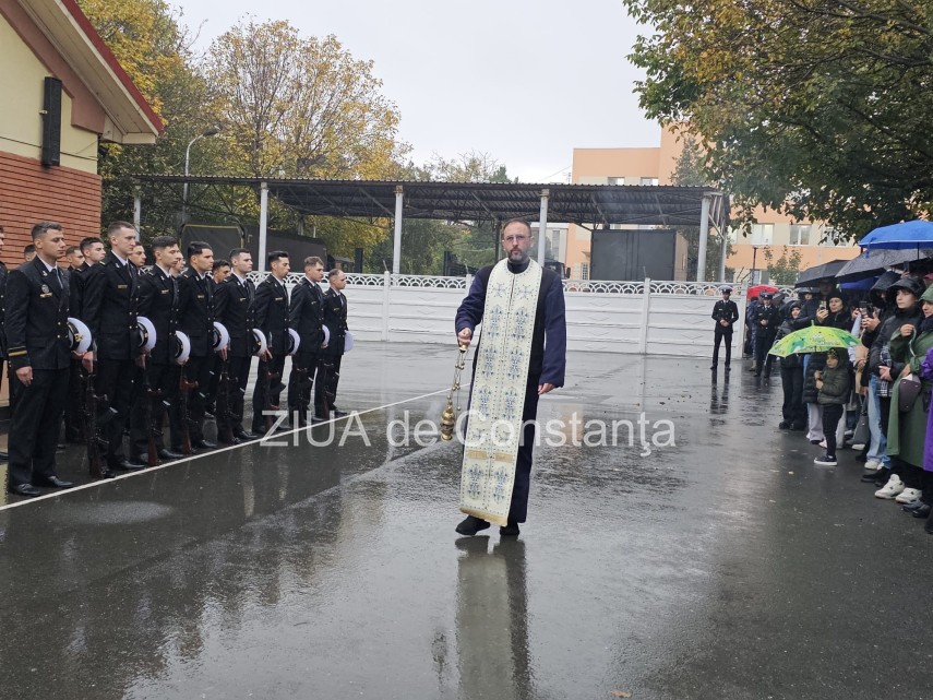 live video foto moment solemn la constanta peste o suta de elevi ai scolii de maistri militari ai fortelor live video foto moment solemn la constanta peste o suta de elevi ai scolii de maistri militari ai fortelor
