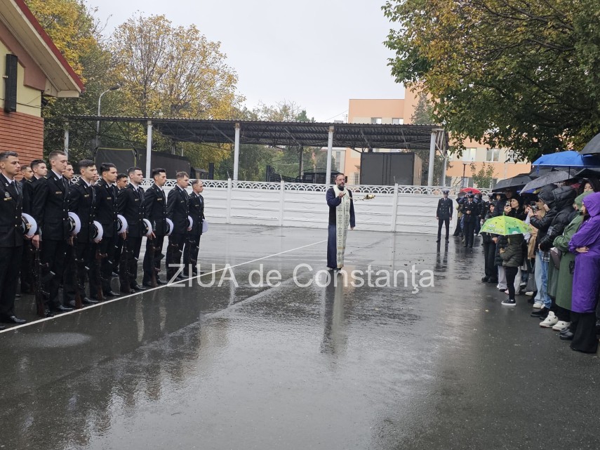 live video foto moment solemn la constanta peste o suta de elevi ai scolii de maistri militari ai fortelor live video foto moment solemn la constanta peste o suta de elevi ai scolii de maistri militari ai fortelor