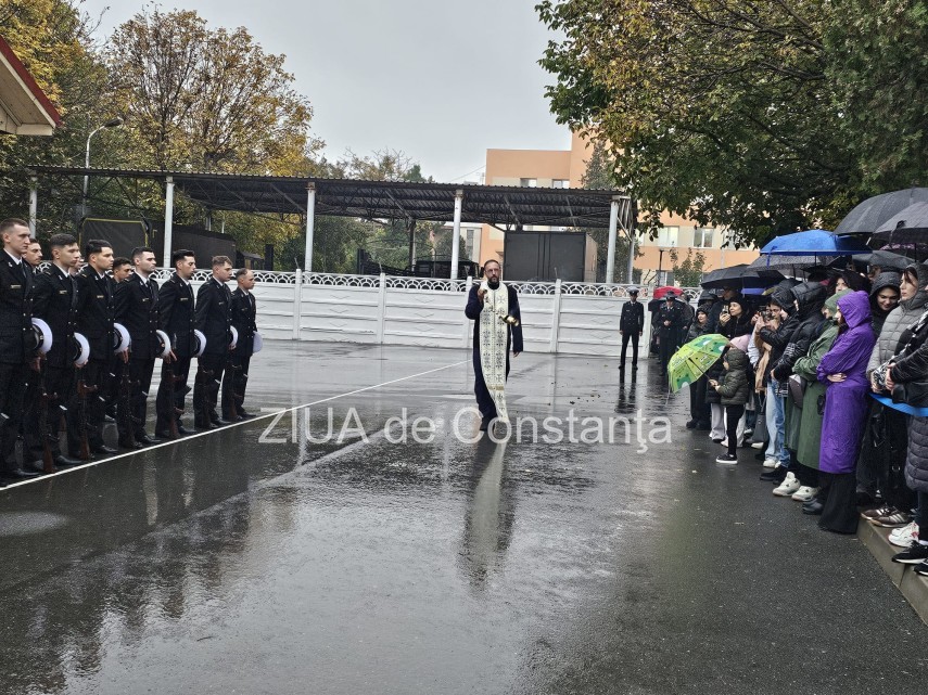 live video foto moment solemn la constanta peste o suta de elevi ai scolii de maistri militari ai fortelor live video foto moment solemn la constanta peste o suta de elevi ai scolii de maistri militari ai fortelor