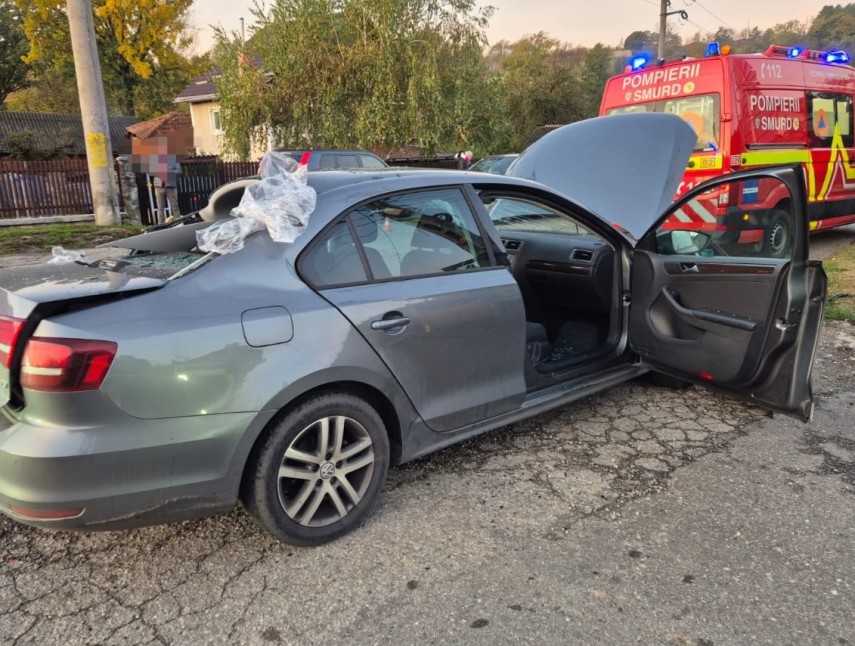 un container s a desprins de pe platforma cu care era transportat si a acrosat un autoturism mai multe un container s a desprins de pe platforma cu care era transportat si a acrosat un autoturism mai multe