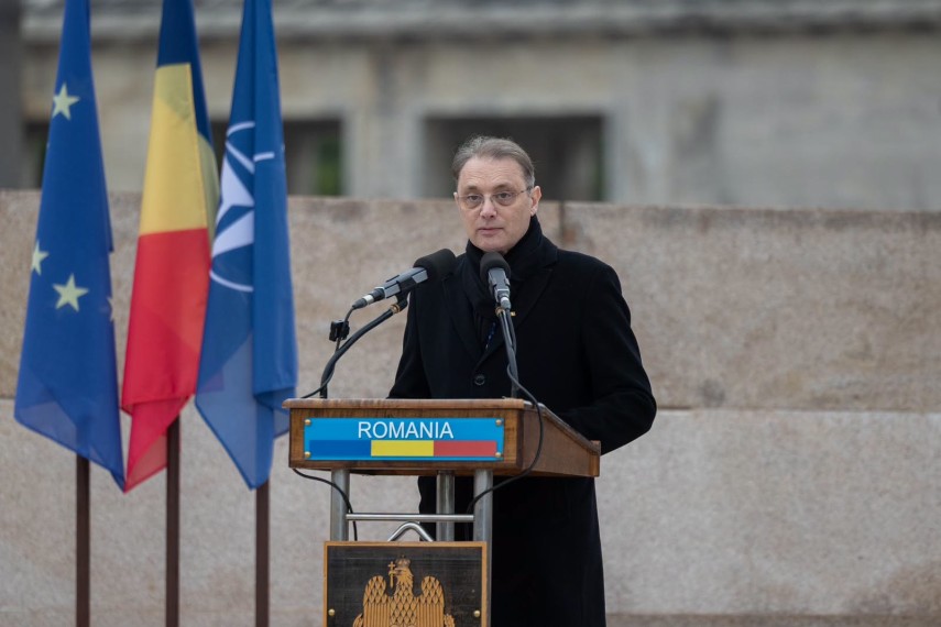 foto premierul luca niculescu de ziua armatei romaniei nici cele mai performante echipamente nu pot inlocui foto premierul luca niculescu de ziua armatei romaniei nici cele mai performante echipamente nu pot inlocui