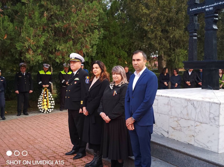 foto ziua armatei romaniei marcata la tulcea mesajul transmis de vicepresedintele cj lavinia vizauer foto ziua armatei romaniei marcata la tulcea mesajul transmis de vicepresedintele cj lavinia vizauer