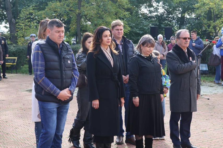 foto ziua armatei romaniei marcata la tulcea mesajul transmis de vicepresedintele cj lavinia vizauer foto ziua armatei romaniei marcata la tulcea mesajul transmis de vicepresedintele cj lavinia vizauer