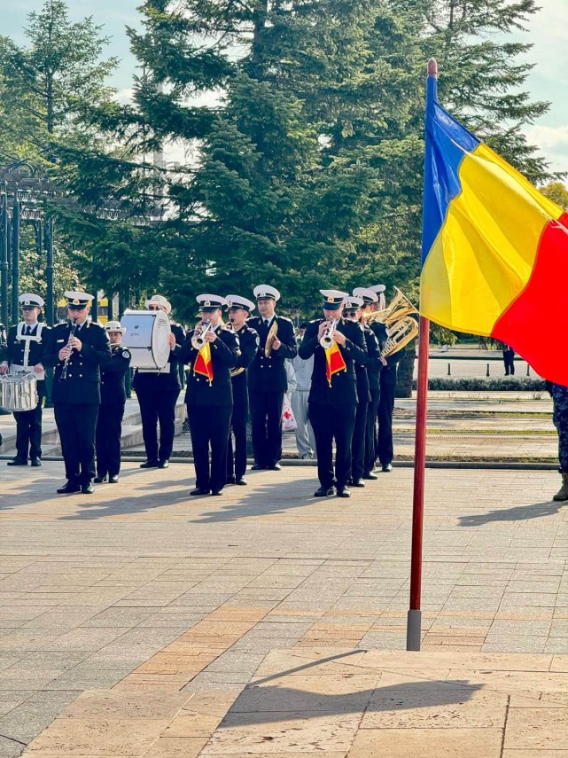 foto ziua armatei romaniei marcata la constanta omagiu adus militarilor si eroilor romaniei la monumentul foto ziua armatei romaniei marcata la constanta omagiu adus militarilor si eroilor romaniei la monumentul