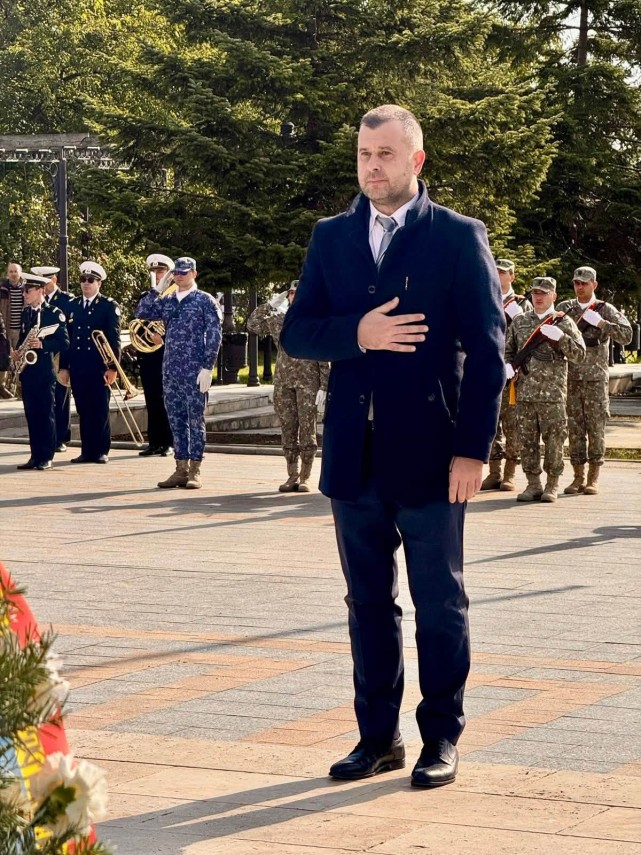 foto ziua armatei romaniei marcata la constanta omagiu adus militarilor si eroilor romaniei la monumentul foto ziua armatei romaniei marcata la constanta omagiu adus militarilor si eroilor romaniei la monumentul