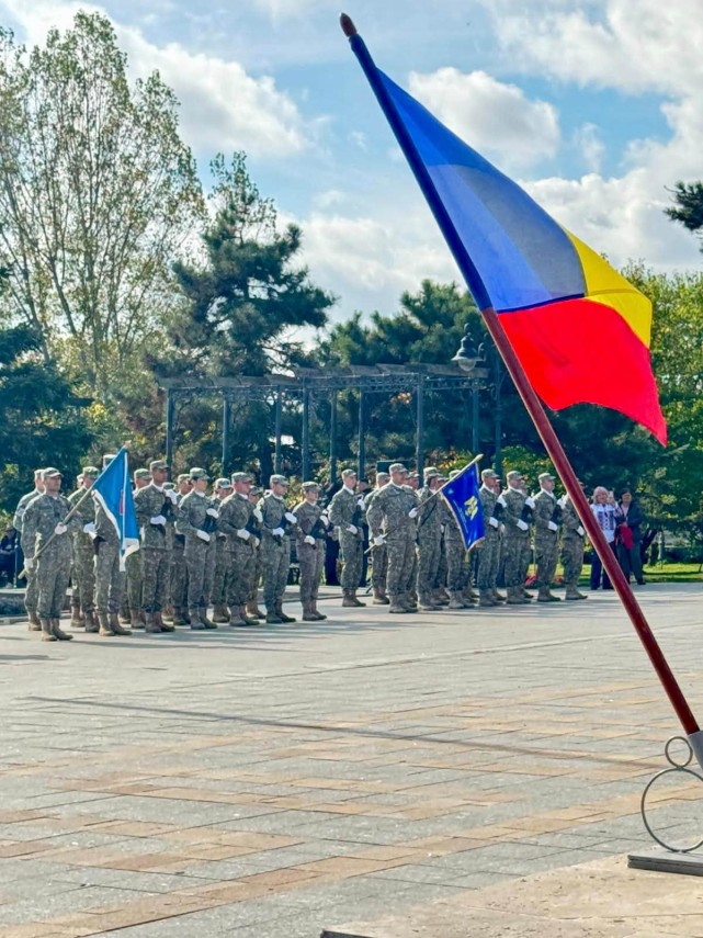 foto ziua armatei romaniei marcata la constanta omagiu adus militarilor si eroilor romaniei la monumentul foto ziua armatei romaniei marcata la constanta omagiu adus militarilor si eroilor romaniei la monumentul