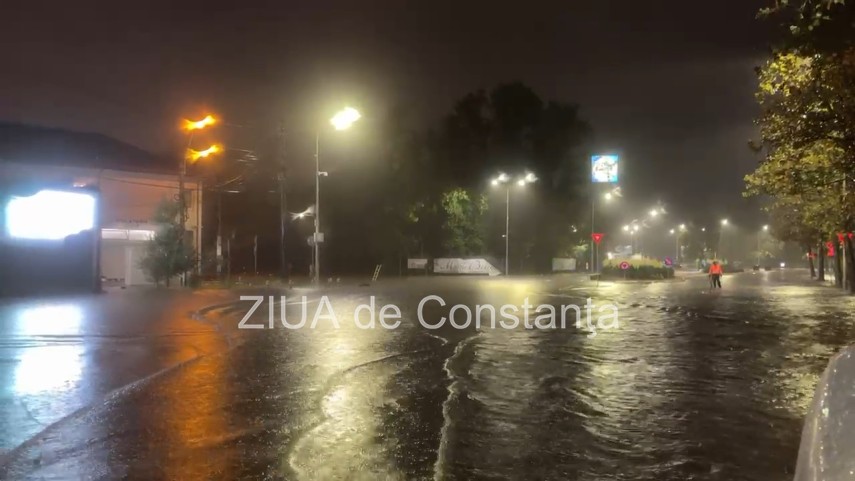 foto video strada soveja din constanta inchisa de politisti din cauza inundatiei 958273 foto video strada soveja din constanta inchisa de politisti din cauza inundatiei 958273