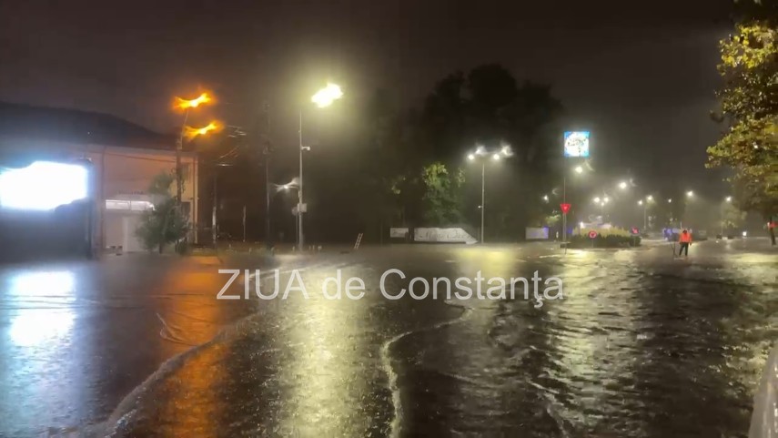 foto video strada soveja din constanta inchisa de politisti din cauza inundatiei 958273 foto video strada soveja din constanta inchisa de politisti din cauza inundatiei 958273