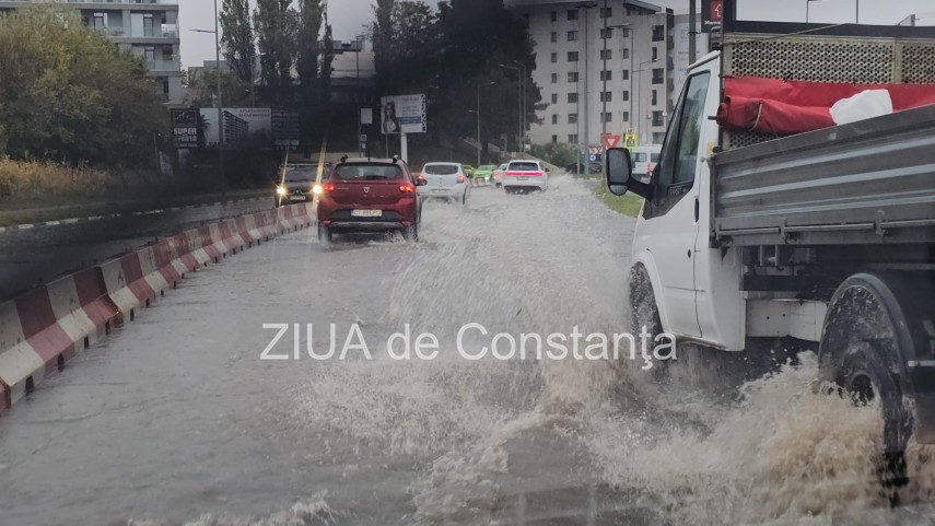foto video ploaie torentiala la constanta judetul se afla sub cod galben de precipitatii 958236 foto video ploaie torentiala la constanta judetul se afla sub cod galben de precipitatii 958236
