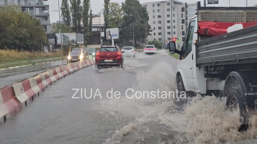 foto video ploaie torentiala la constanta judetul se afla sub cod galben de precipitatii 958236 foto video ploaie torentiala la constanta judetul se afla sub cod galben de precipitatii 958236