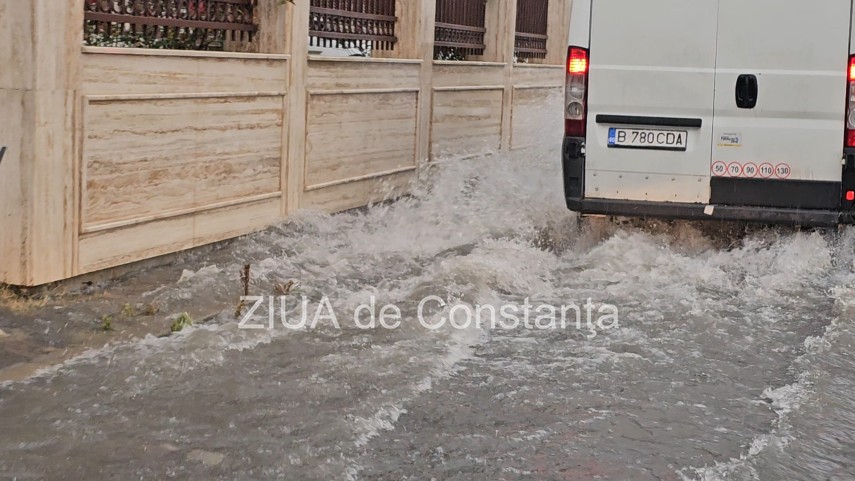 foto video ploaie torentiala la constanta judetul se afla sub cod galben de precipitatii 958236 foto video ploaie torentiala la constanta judetul se afla sub cod galben de precipitatii 958236