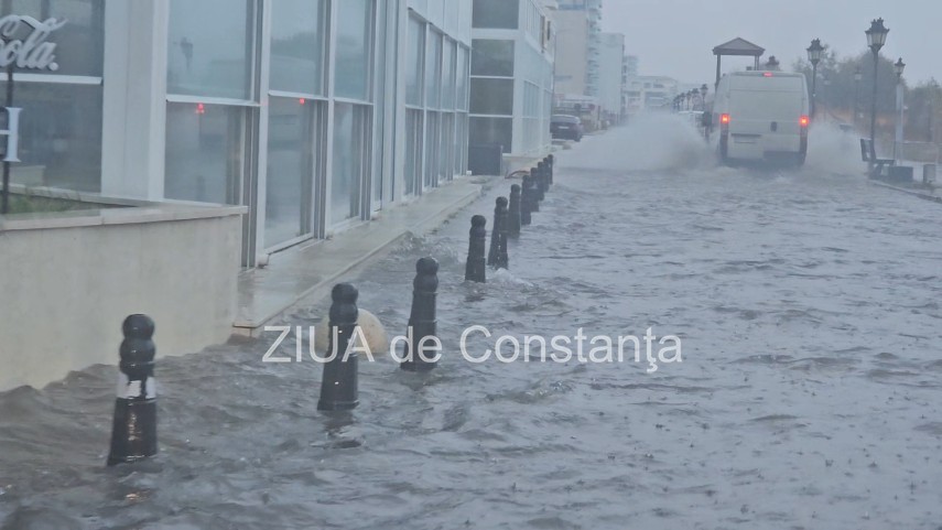 foto video ploaie torentiala la constanta judetul se afla sub cod galben de precipitatii 958236 foto video ploaie torentiala la constanta judetul se afla sub cod galben de precipitatii 958236