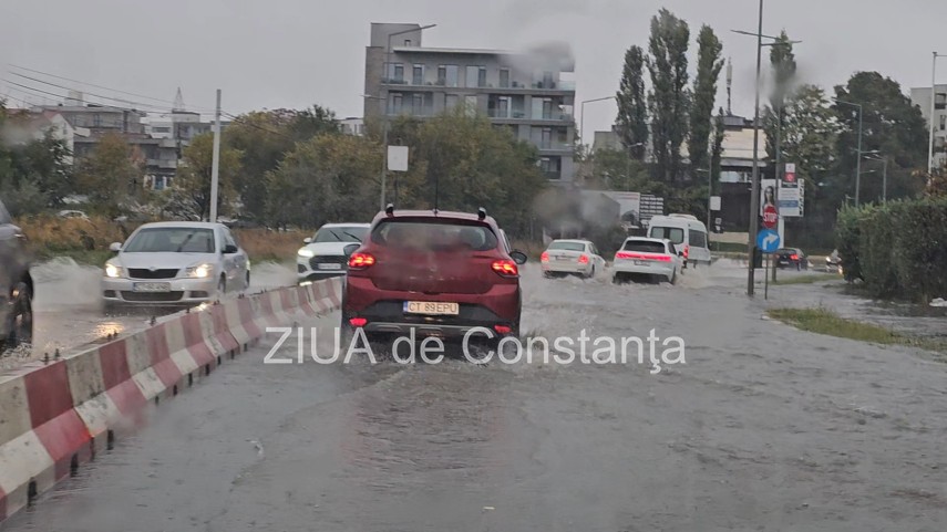 foto video ploaie torentiala la constanta judetul se afla sub cod galben de precipitatii 958236 foto video ploaie torentiala la constanta judetul se afla sub cod galben de precipitatii 958236