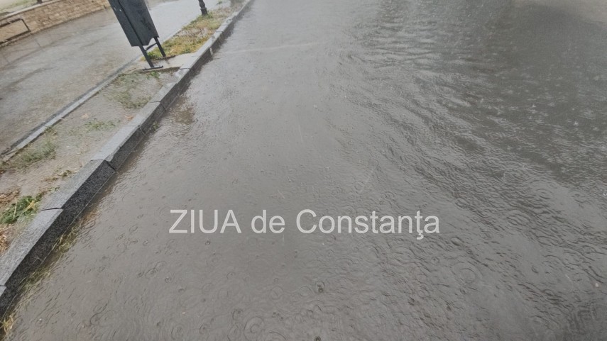foto video ploaie torentiala la constanta judetul se afla sub cod galben de precipitatii 958236 foto video ploaie torentiala la constanta judetul se afla sub cod galben de precipitatii 958236