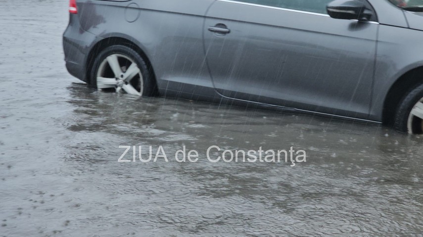 foto video ploaie torentiala la constanta judetul se afla sub cod galben de precipitatii 958236 foto video ploaie torentiala la constanta judetul se afla sub cod galben de precipitatii 958236