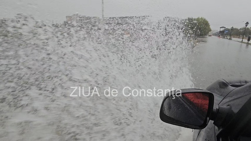foto video ploaie torentiala la constanta judetul se afla sub cod galben de precipitatii 958236 foto video ploaie torentiala la constanta judetul se afla sub cod galben de precipitatii 958236