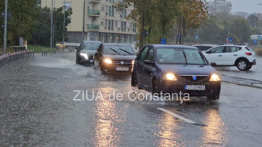 foto video ploaie torentiala la constanta judetul se afla sub cod galben de precipitatii 958236 foto video ploaie torentiala la constanta judetul se afla sub cod galben de precipitatii 958236