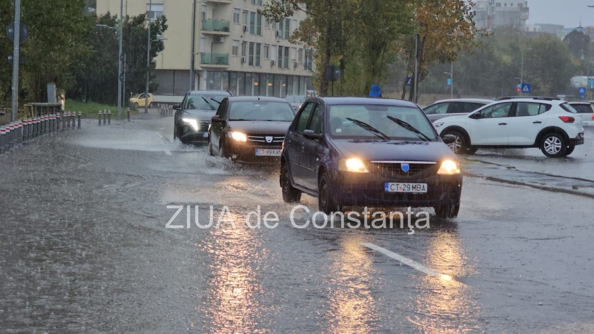 foto video ploaie torentiala la constanta judetul se afla sub cod galben de precipitatii 958236 foto video ploaie torentiala la constanta judetul se afla sub cod galben de precipitatii 958236