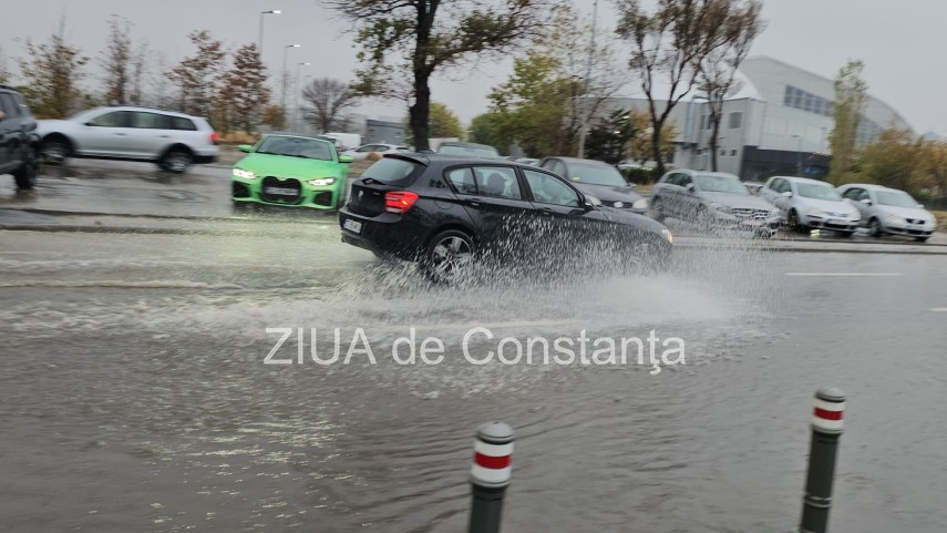 foto video ploaie torentiala la constanta judetul se afla sub cod galben de precipitatii 958236 foto video ploaie torentiala la constanta judetul se afla sub cod galben de precipitatii 958236