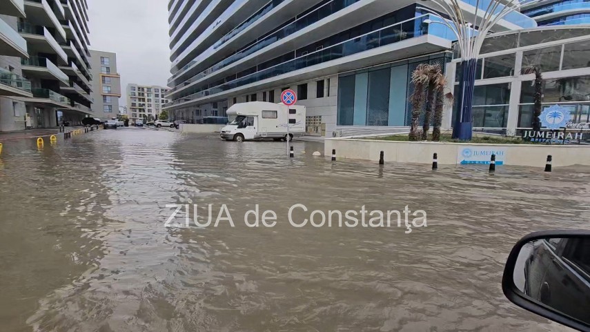 foto video imagini de la malul marii plaja din mamaia nord inundata dupa ploile torentiale din constanta foto video imagini de la malul marii plaja din mamaia nord inundata dupa ploile torentiale din constanta