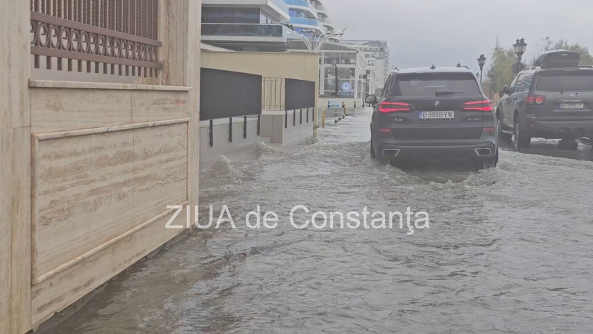 foto video imagini de la malul marii plaja din mamaia nord inundata dupa ploile torentiale din constanta foto video imagini de la malul marii plaja din mamaia nord inundata dupa ploile torentiale din constanta
