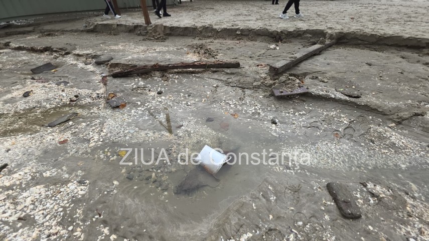 foto video imagini de la malul marii plaja din mamaia nord inundata dupa ploile torentiale din constanta foto video imagini de la malul marii plaja din mamaia nord inundata dupa ploile torentiale din constanta