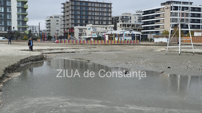 foto video imagini de la malul marii plaja din mamaia nord inundata dupa ploile torentiale din constanta foto video imagini de la malul marii plaja din mamaia nord inundata dupa ploile torentiale din constanta