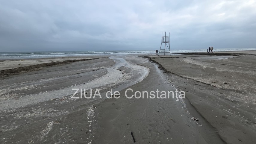 foto video imagini de la malul marii plaja din mamaia nord inundata dupa ploile torentiale din constanta foto video imagini de la malul marii plaja din mamaia nord inundata dupa ploile torentiale din constanta