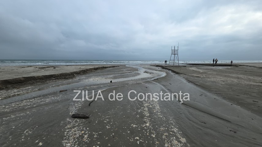 foto video imagini de la malul marii plaja din mamaia nord inundata dupa ploile torentiale din constanta foto video imagini de la malul marii plaja din mamaia nord inundata dupa ploile torentiale din constanta