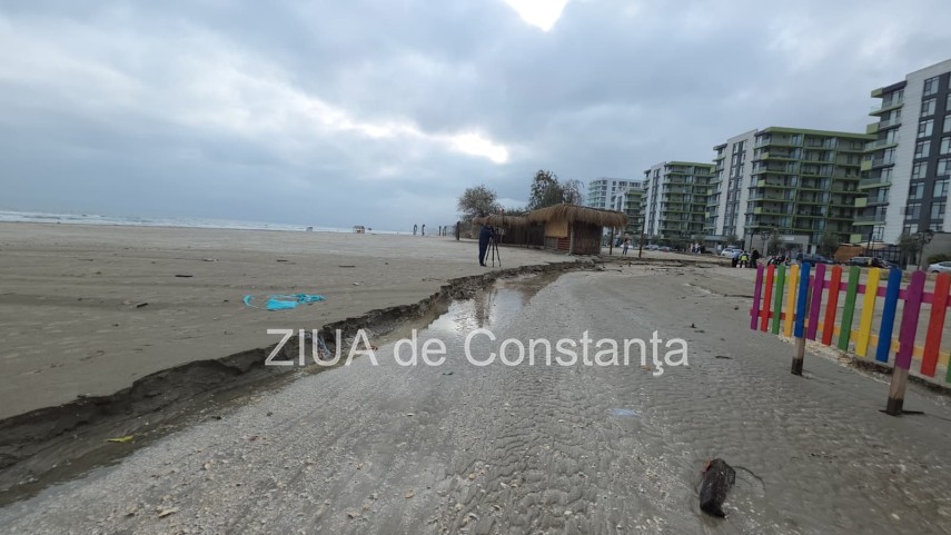foto video imagini de la malul marii plaja din mamaia nord inundata dupa ploile torentiale din constanta foto video imagini de la malul marii plaja din mamaia nord inundata dupa ploile torentiale din constanta