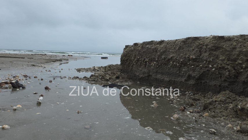 foto video imagini de la malul marii plaja din mamaia nord inundata dupa ploile torentiale din constanta foto video imagini de la malul marii plaja din mamaia nord inundata dupa ploile torentiale din constanta