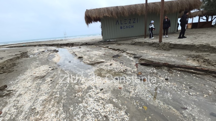 foto video imagini de la malul marii plaja din mamaia nord inundata dupa ploile torentiale din constanta foto video imagini de la malul marii plaja din mamaia nord inundata dupa ploile torentiale din constanta