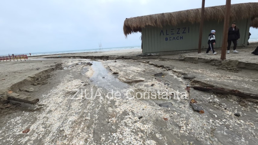 foto video imagini de la malul marii plaja din mamaia nord inundata dupa ploile torentiale din constanta foto video imagini de la malul marii plaja din mamaia nord inundata dupa ploile torentiale din constanta