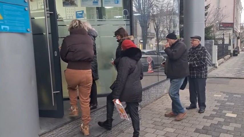 foto video cetatenii din constanta s au prezentat la ghiseele spit de pe bulevardul tomis pentru plata foto video cetatenii din constanta s au prezentat la ghiseele spit de pe bulevardul tomis pentru plata