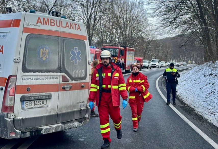 foto accident rutier grav in judetul sibiu trei autoturisme implicate 922884 foto accident rutier grav in judetul sibiu trei autoturisme implicate 922884